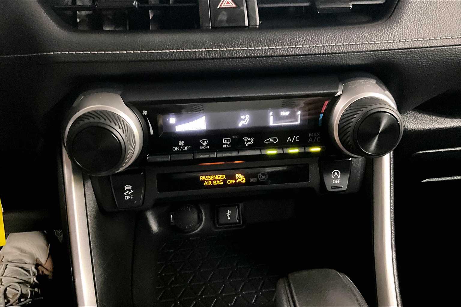 2022 Toyota RAV4 LE - Photo 25