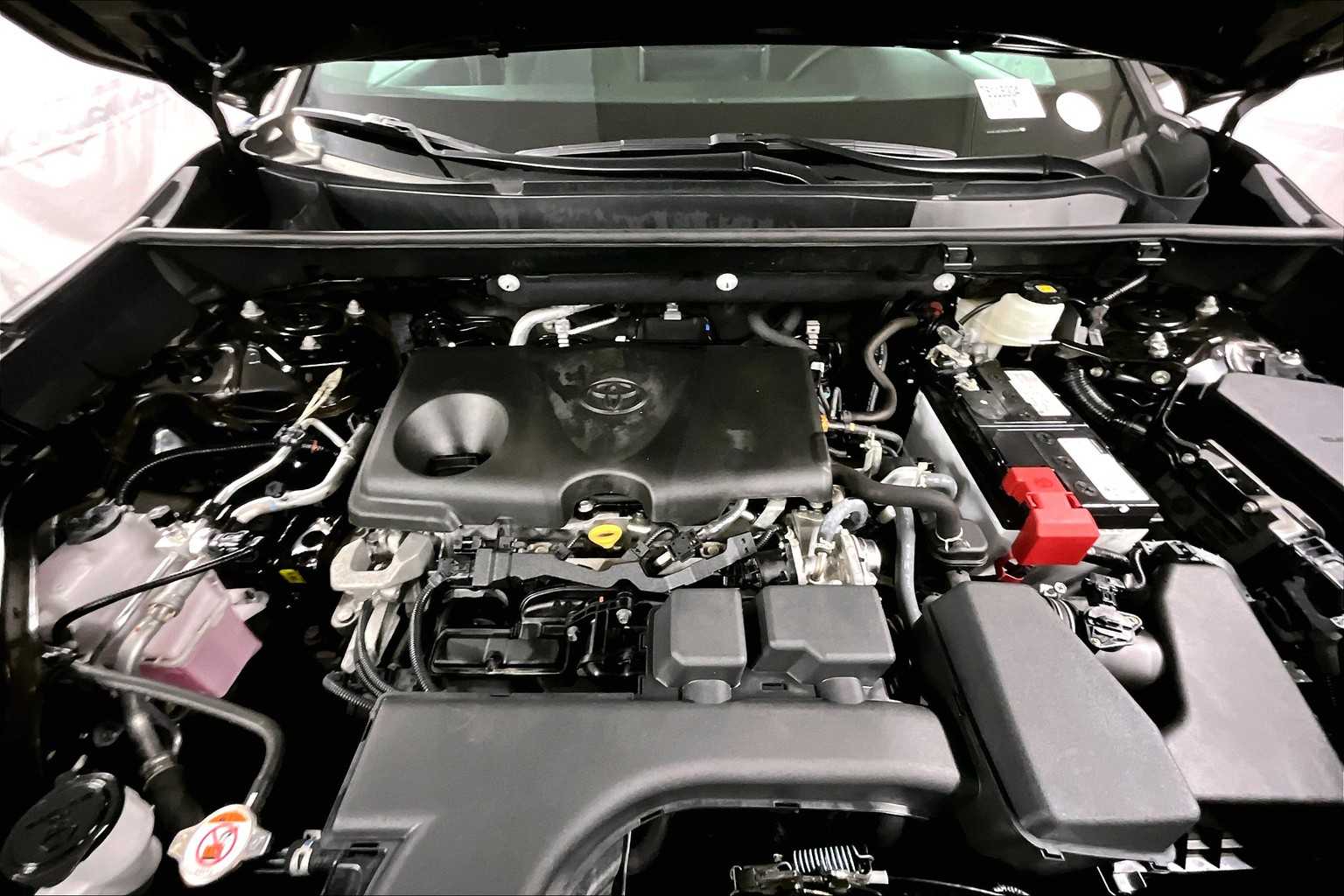 2022 Toyota RAV4 LE - Photo 29