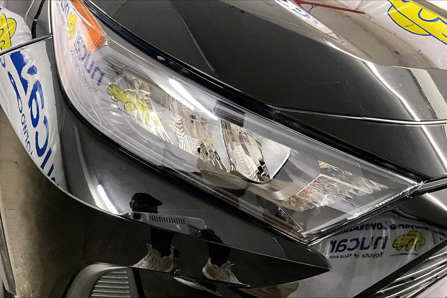 2022 Toyota RAV4 LE - Photo 32