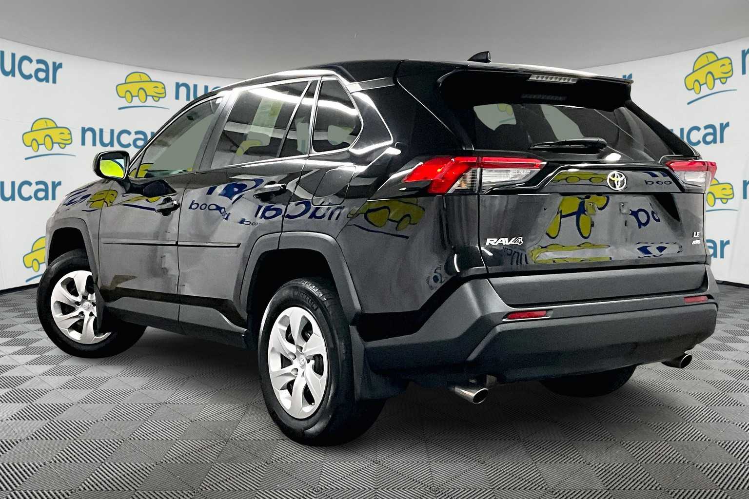 2022 Toyota RAV4 LE - Photo 4