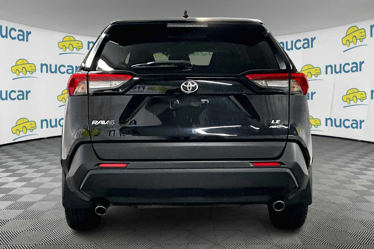 2022 Toyota RAV4 LE - Photo 5