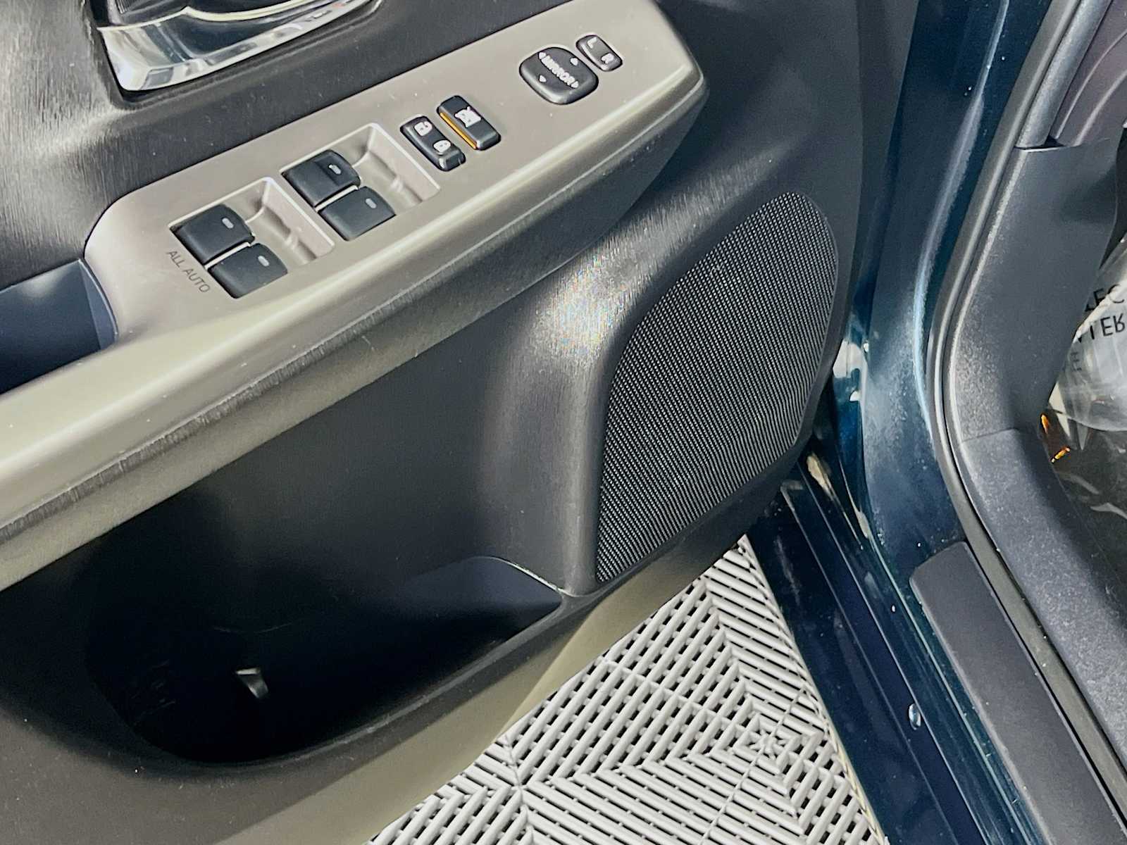 2017 Toyota Prius V Four - Photo 19