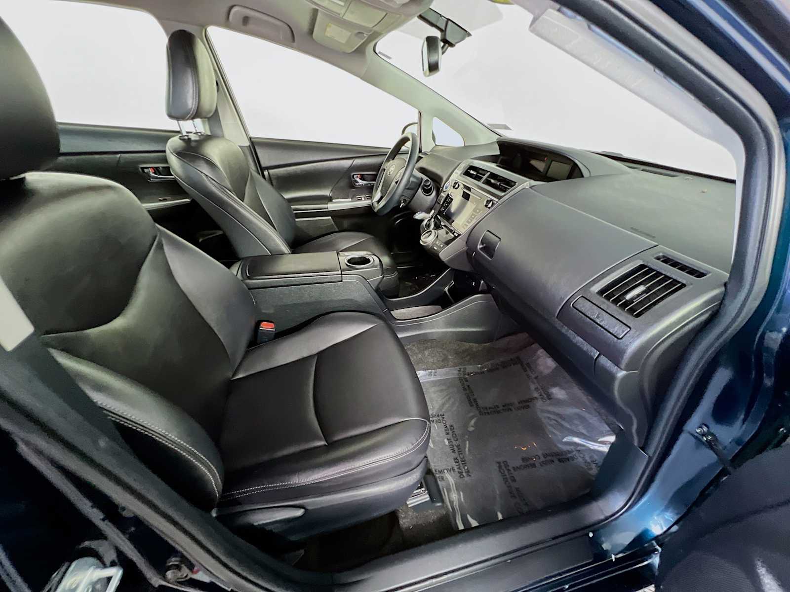 2017 Toyota Prius V Four - Photo 27