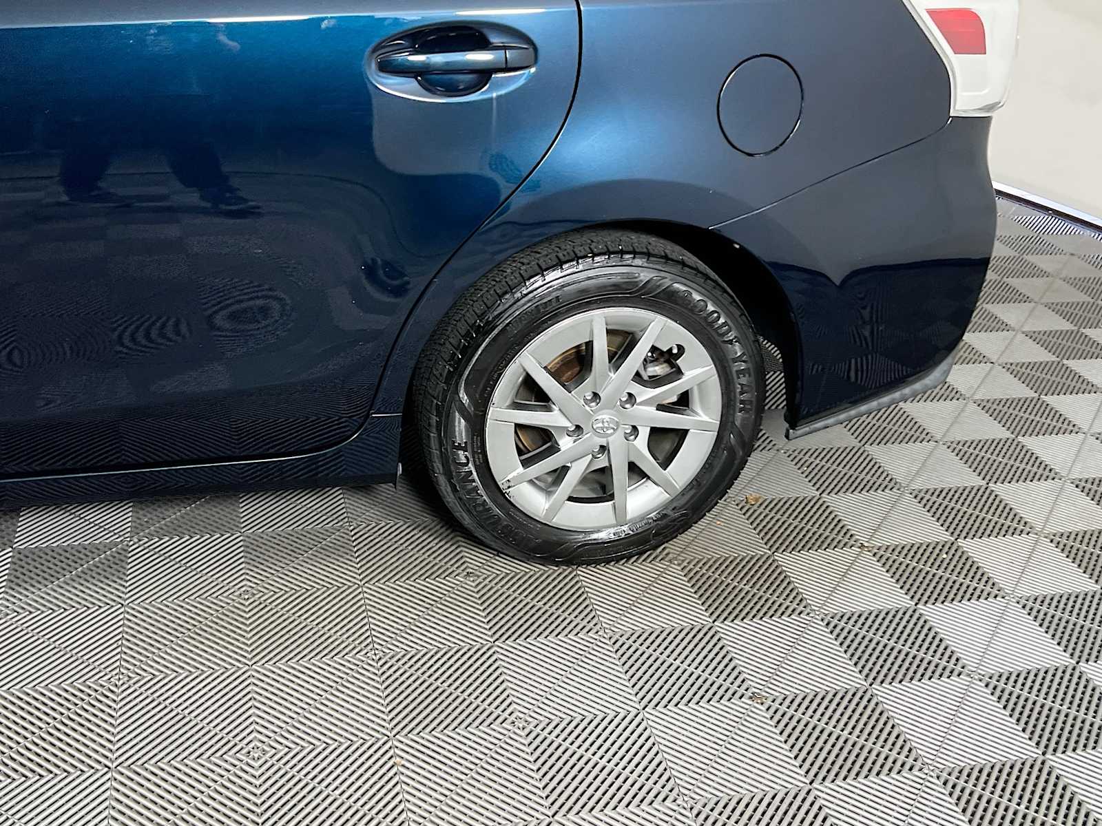 2017 Toyota Prius V Four - Photo 30