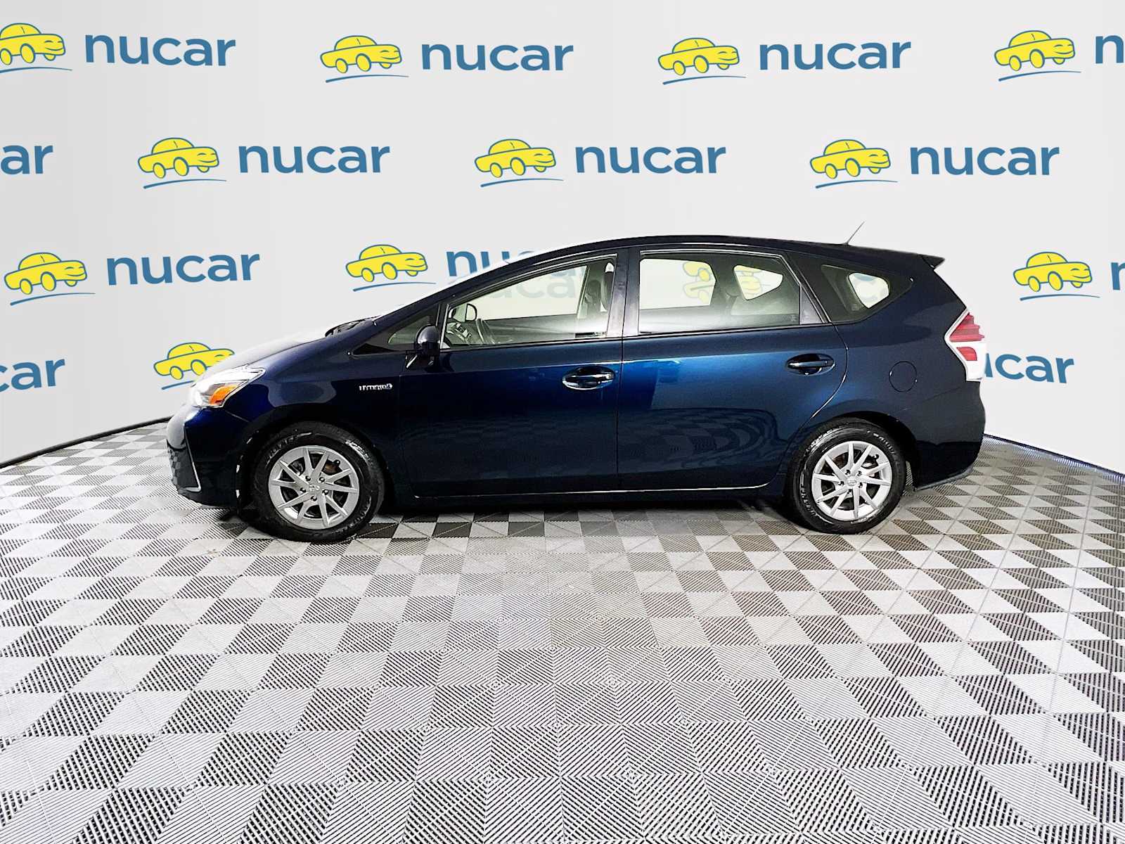2017 Toyota Prius V Four - Photo 4