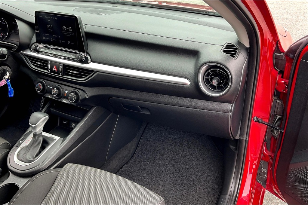 2023 Kia Forte LXS - Photo 12