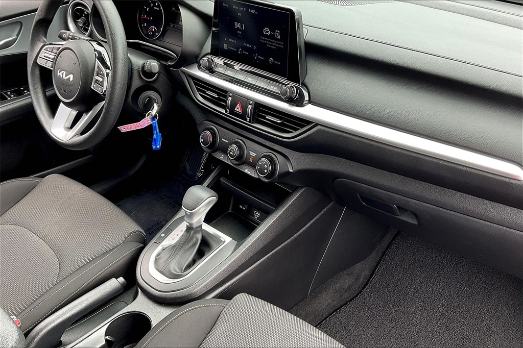 2023 Kia Forte LXS - Photo 13