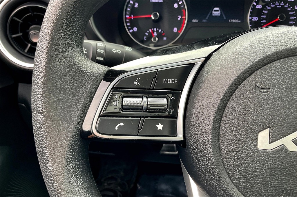 2023 Kia Forte LXS - Photo 21