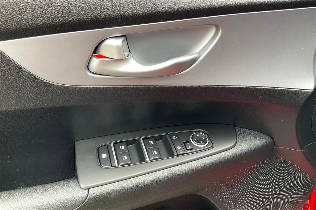 2023 Kia Forte LXS - Photo 34