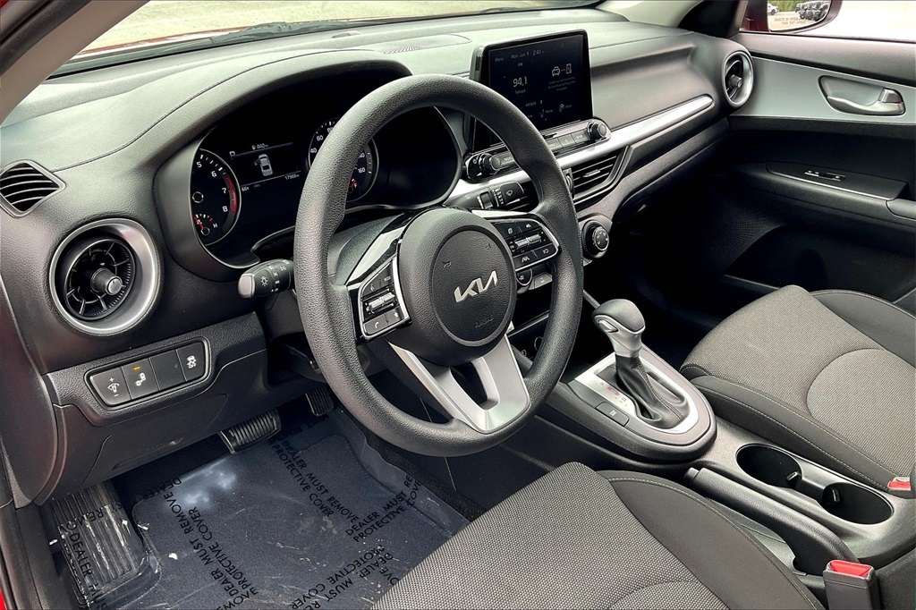 2023 Kia Forte LXS - Photo 8