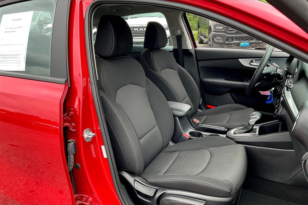 2023 Kia Forte LXS - Photo 10