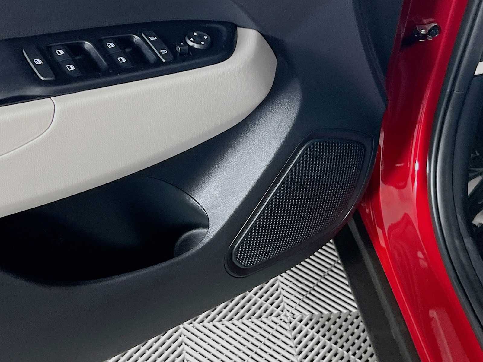 2024 Hyundai Venue SEL - Photo 12