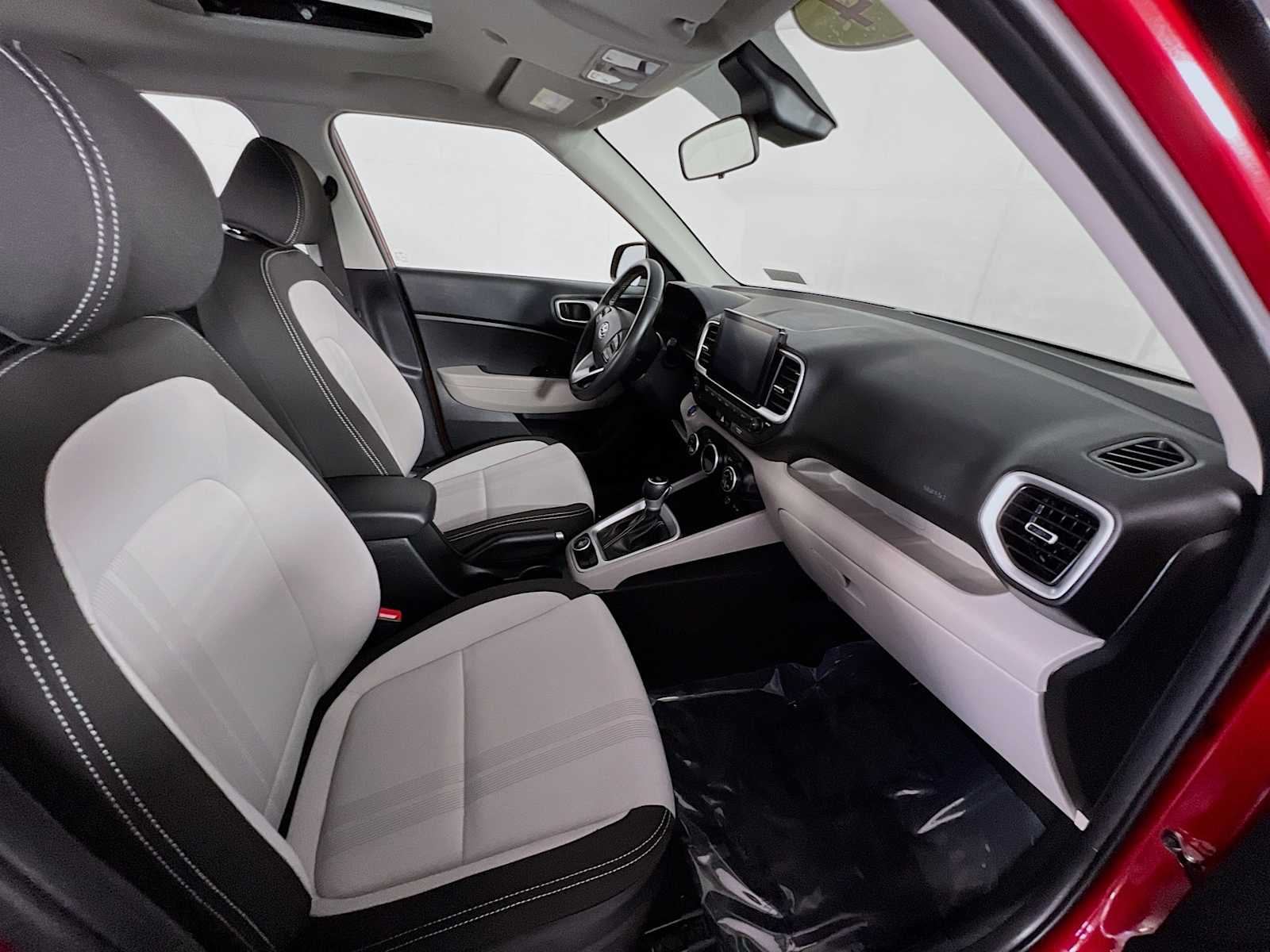2024 Hyundai Venue SEL - Photo 15