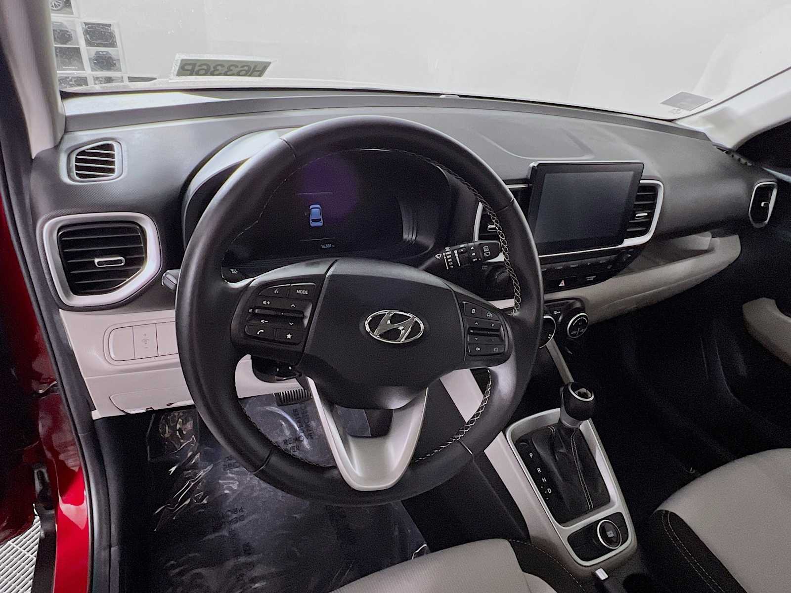2024 Hyundai Venue SEL - Photo 8