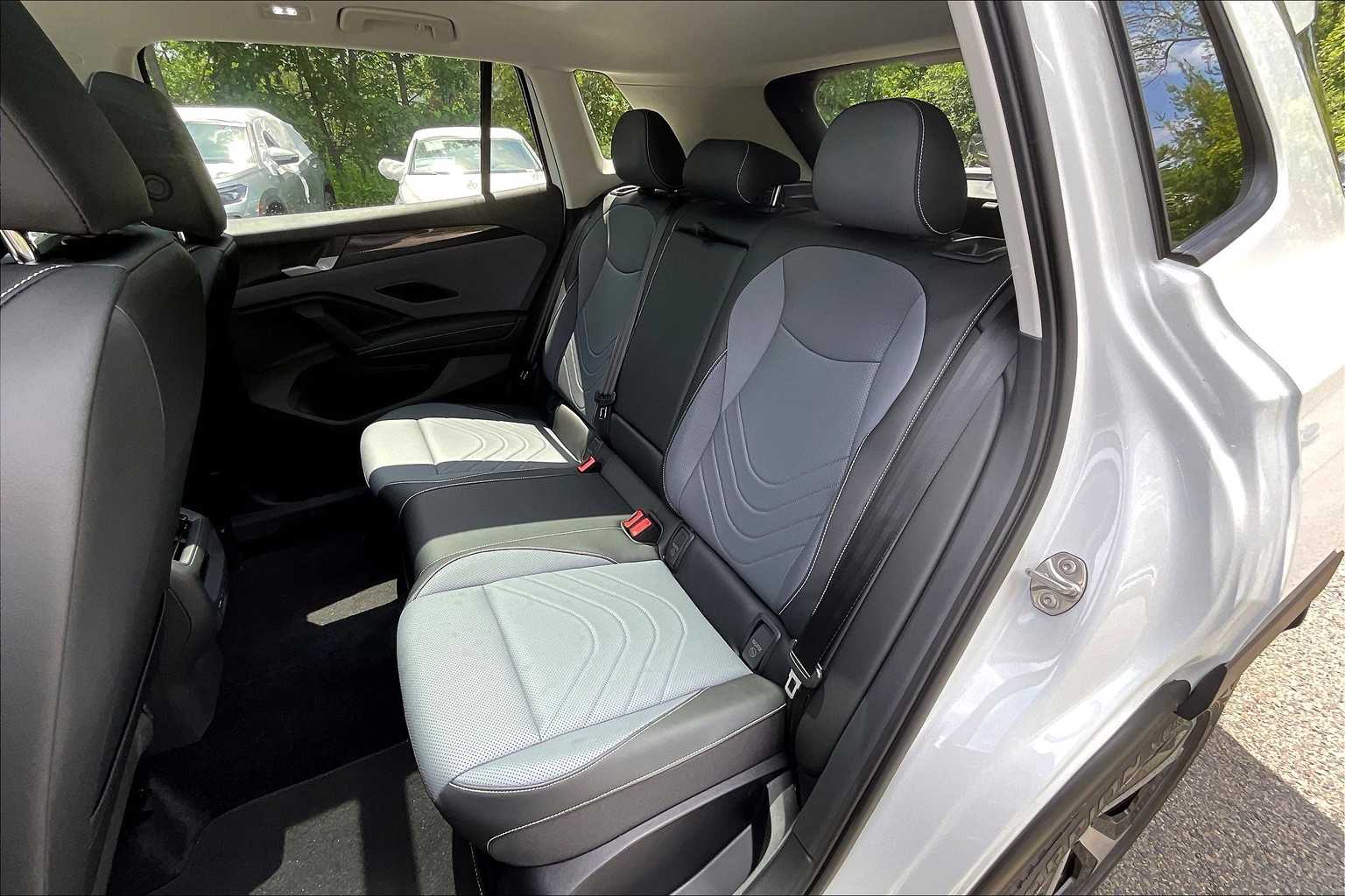 2025 Volkswagen Tiguan SE - Photo 15