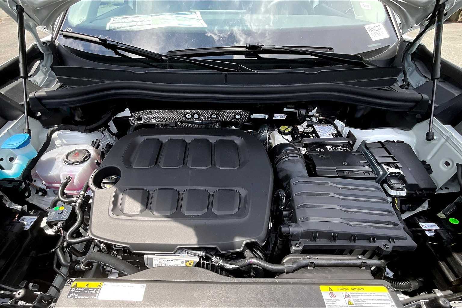 2025 Volkswagen Tiguan SE - Photo 16