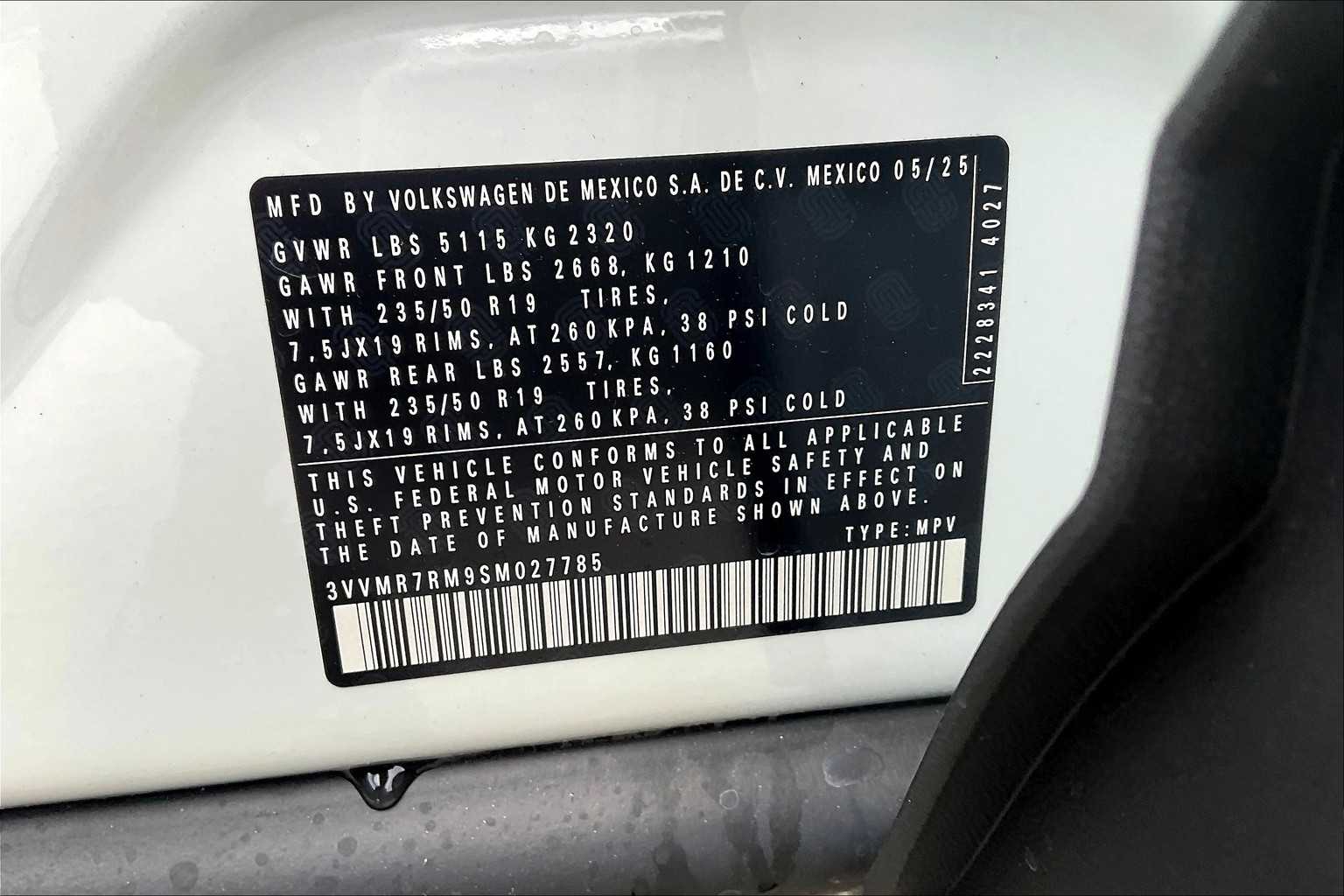 2025 Volkswagen Tiguan SE - Photo 18