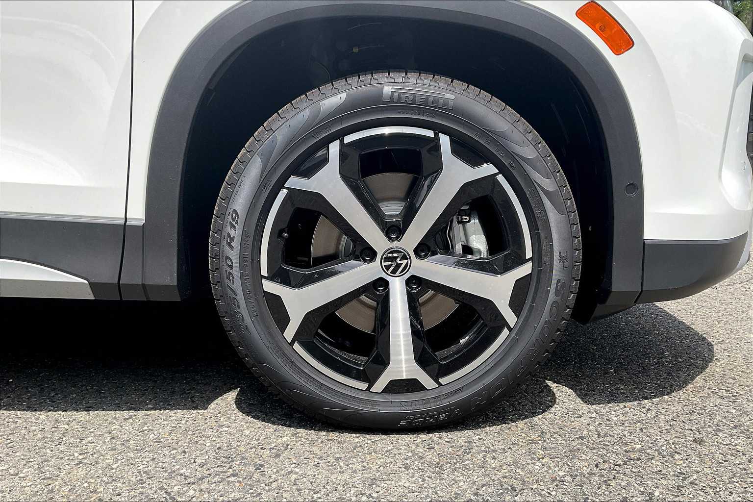 2025 Volkswagen Tiguan SE - Photo 8