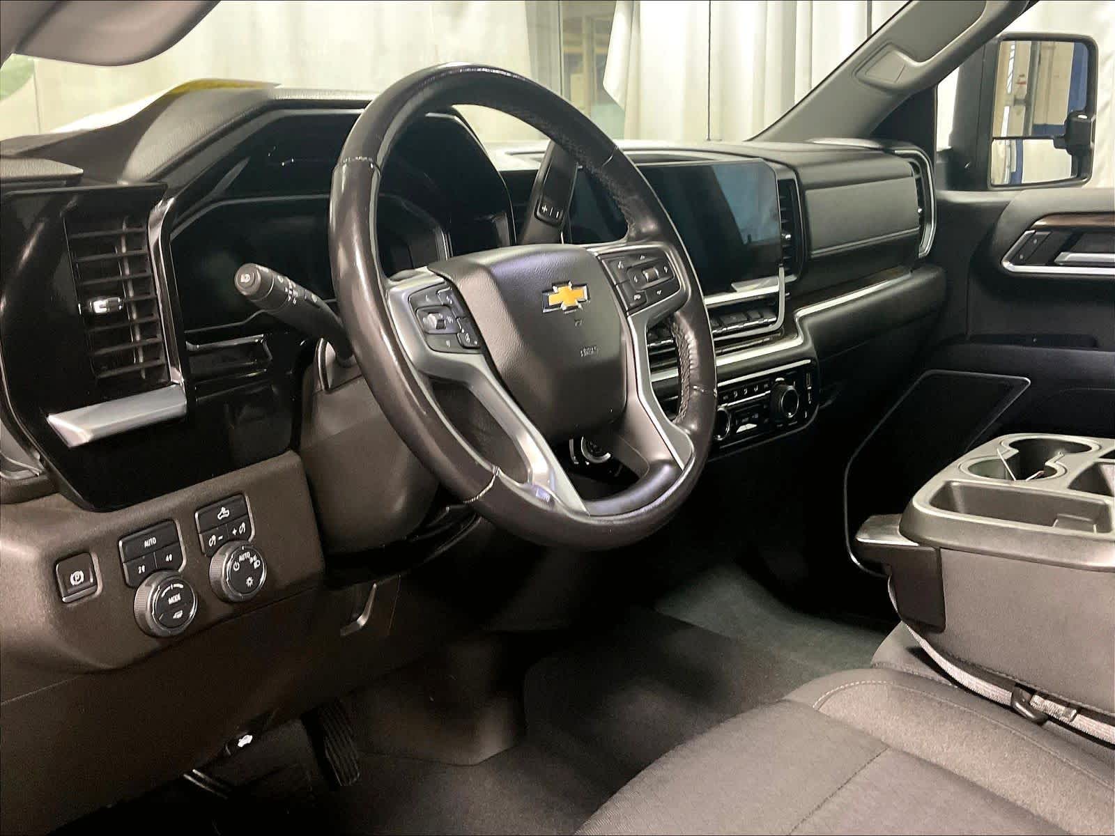 2022 Chevrolet Silverado 1500 LT - Photo 8