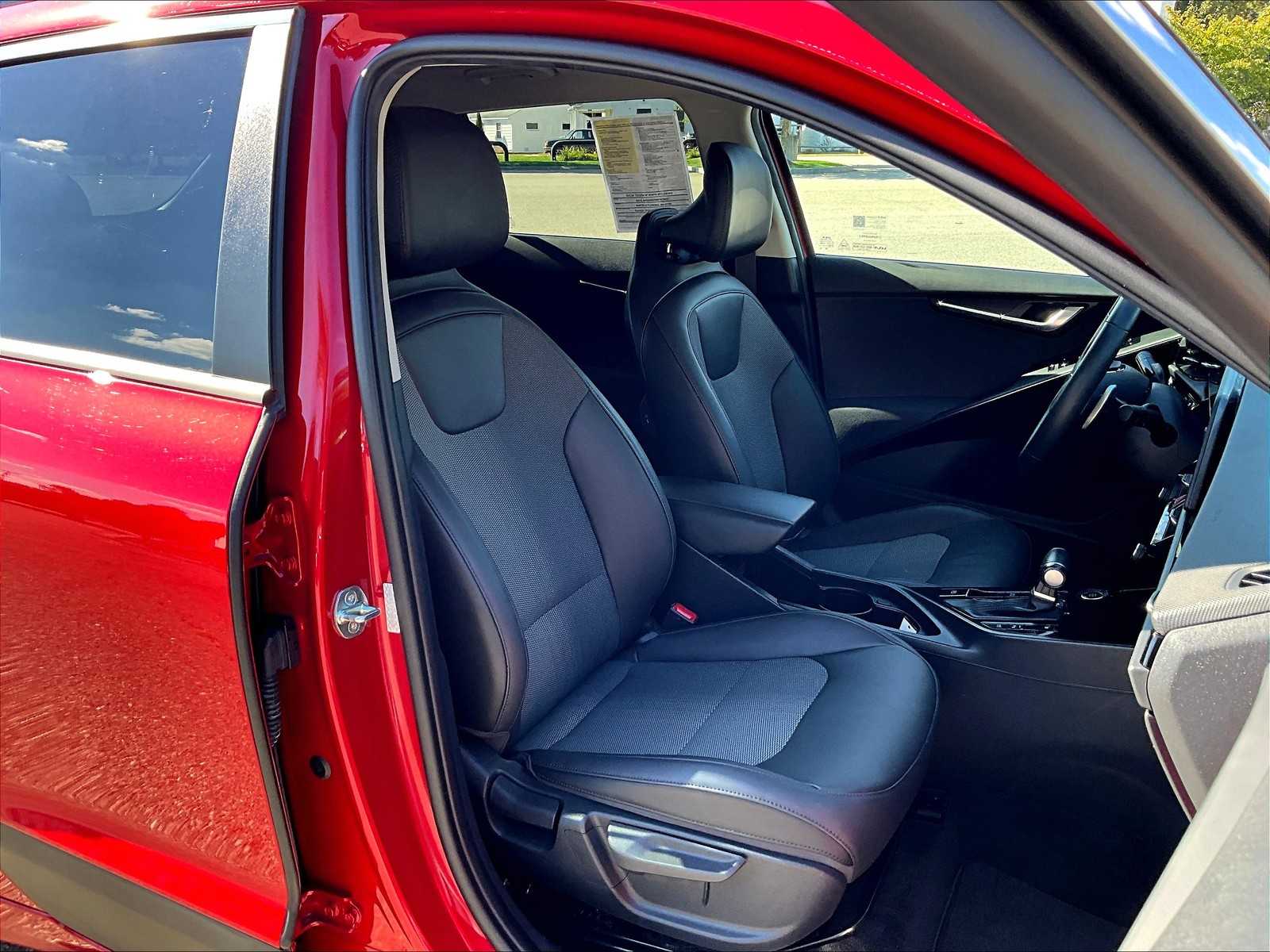 2023 Kia Niro EX - Photo 11