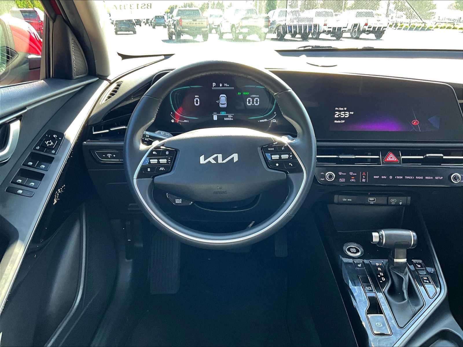 2023 Kia Niro EX - Photo 17