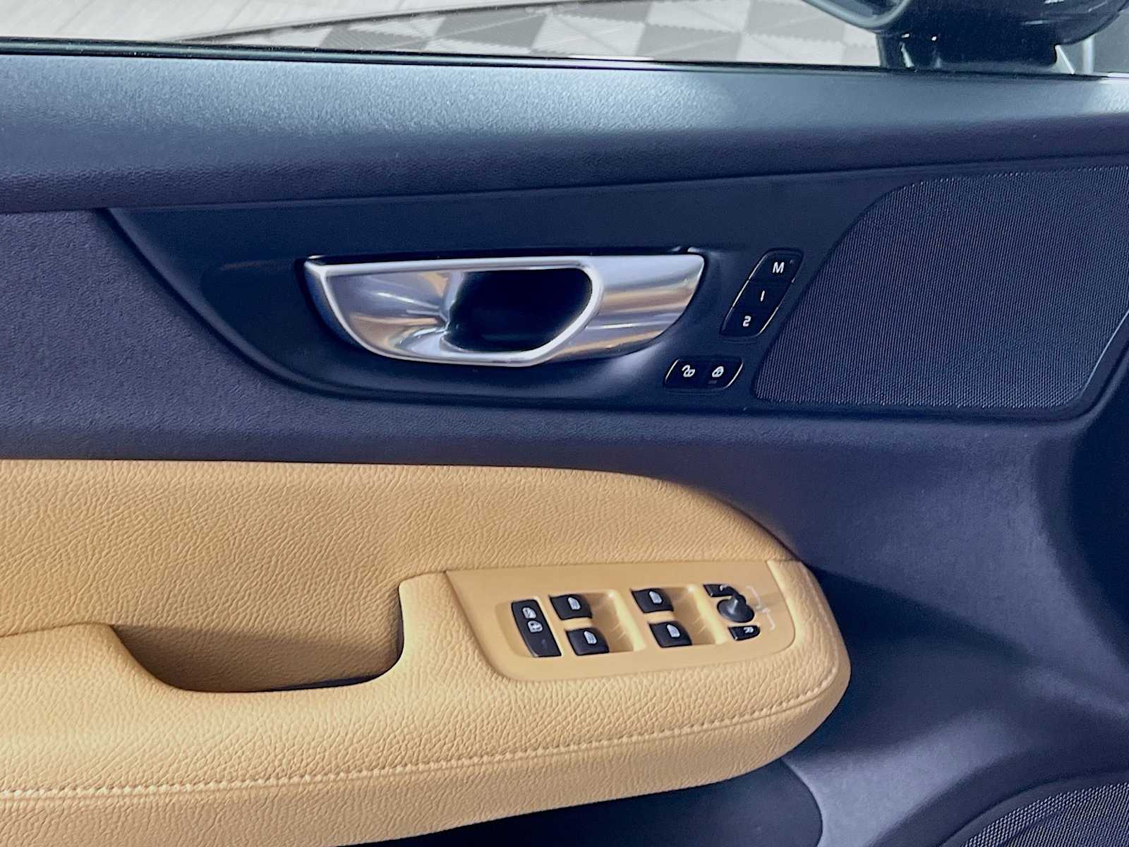2020 Volvo V60 Cross Country  - Photo 17