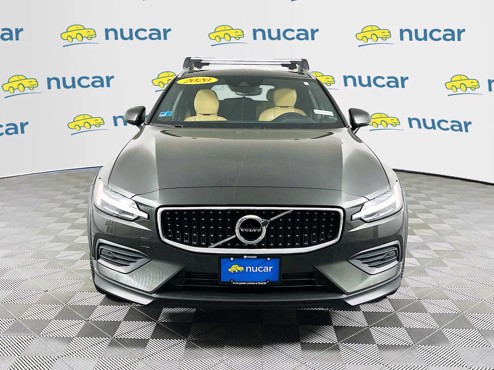 2020 Volvo V60 Cross Country  - Photo 2