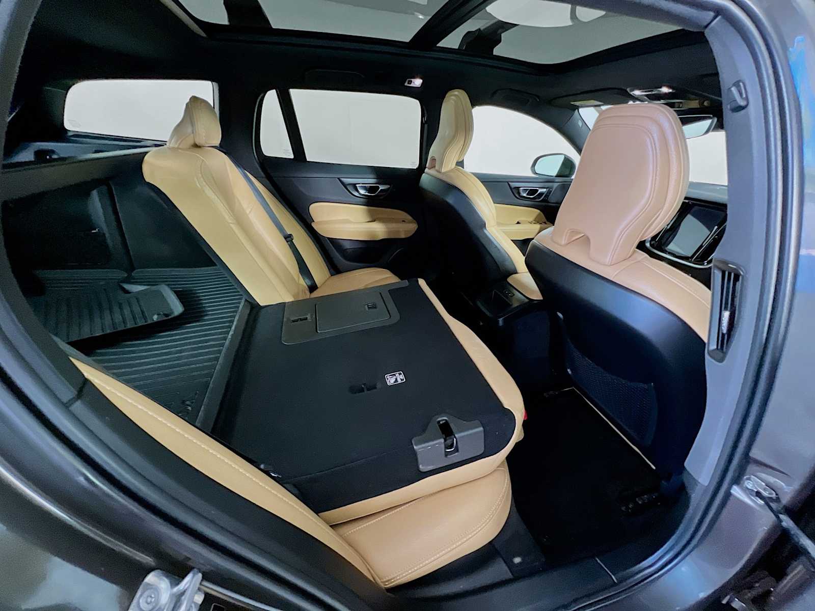 2020 Volvo V60 Cross Country  - Photo 26
