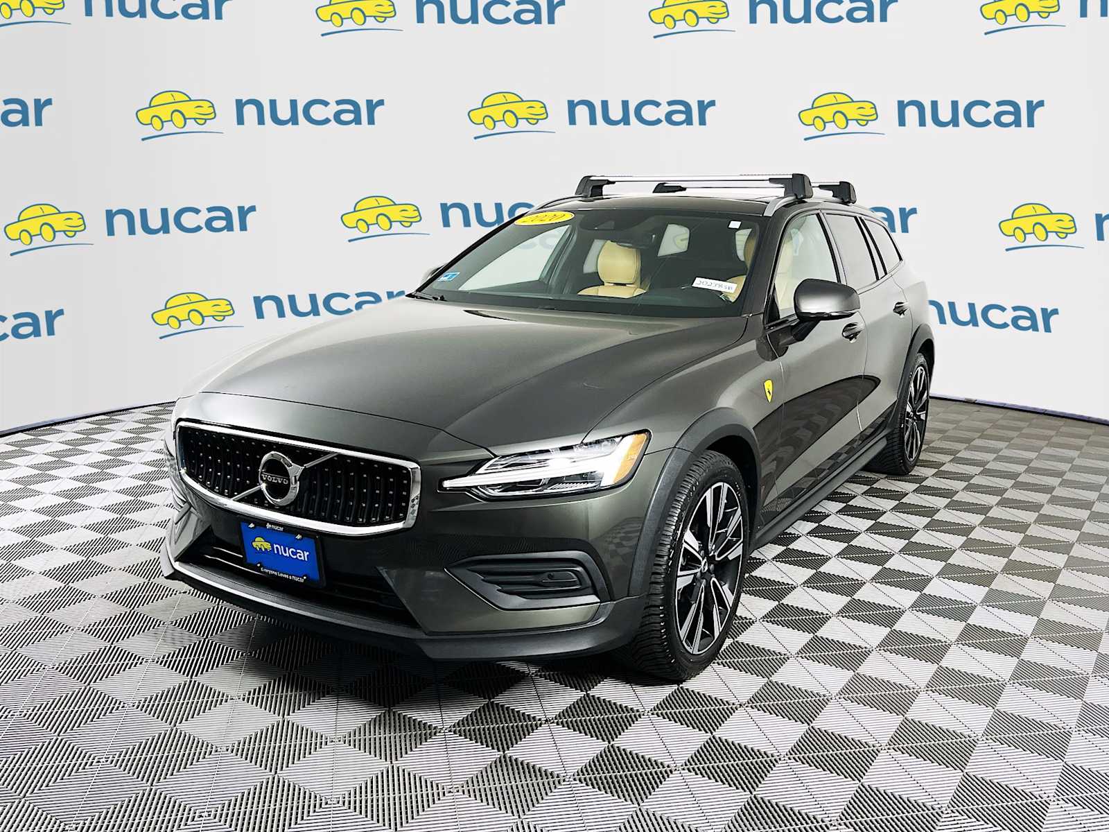 2020 Volvo V60 Cross Country  - Photo 3