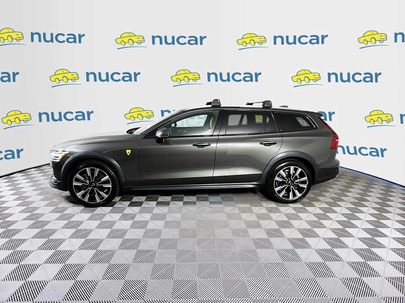 2020 Volvo V60 Cross Country  - Photo 4