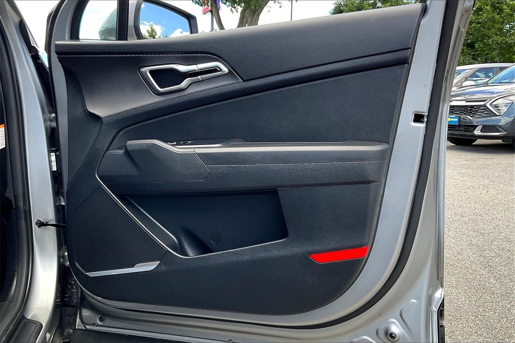 2023 Kia Sportage Hybrid LX - Photo 11
