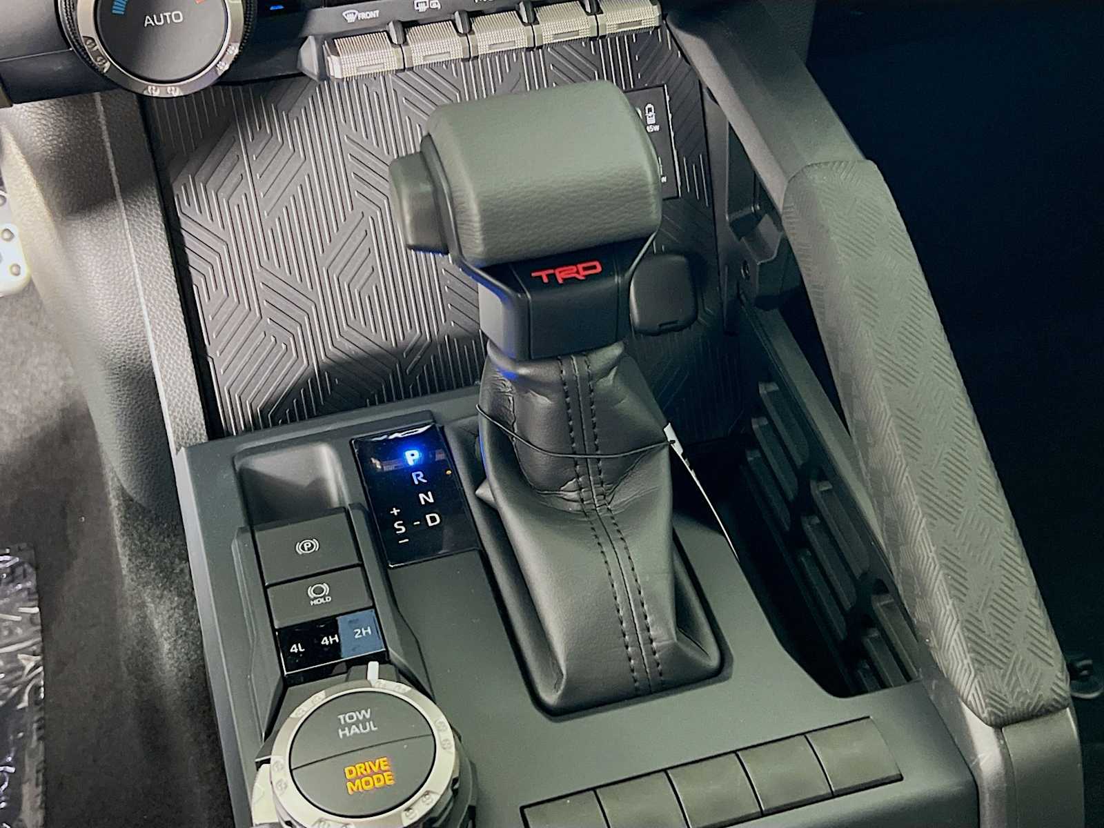 2025 Toyota Tacoma TRD Sport - Photo 11
