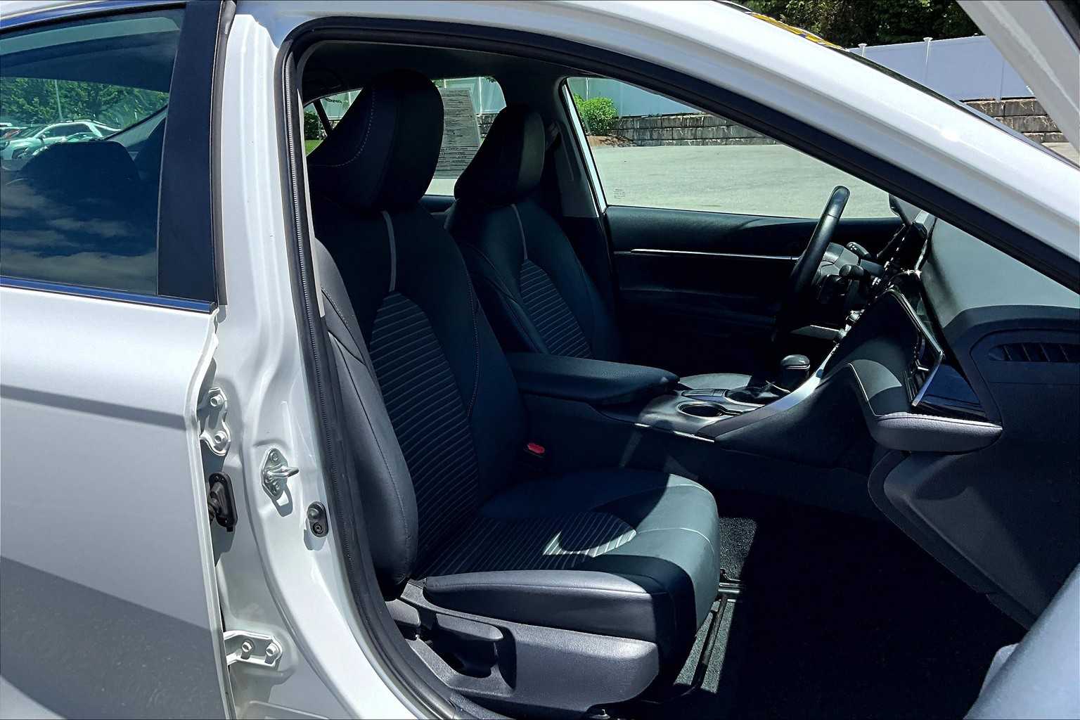 2023 Toyota Camry SE - Photo 11