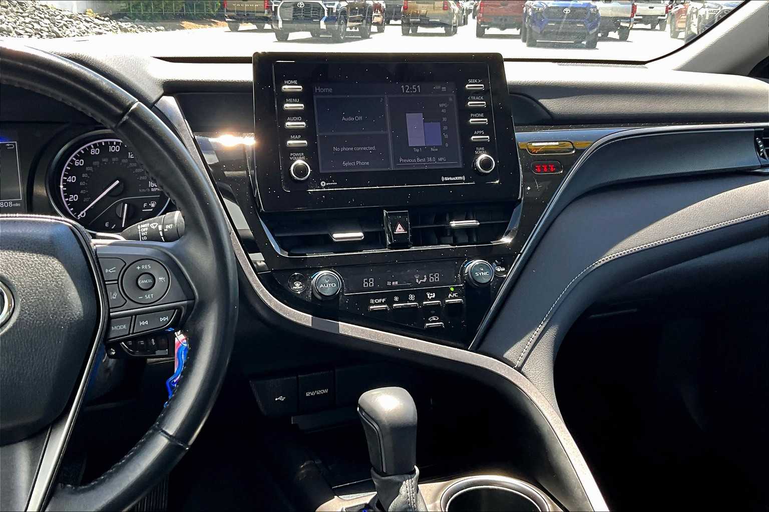 2023 Toyota Camry SE - Photo 18