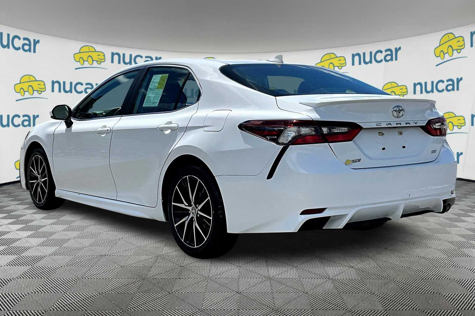 2023 Toyota Camry SE - Photo 4