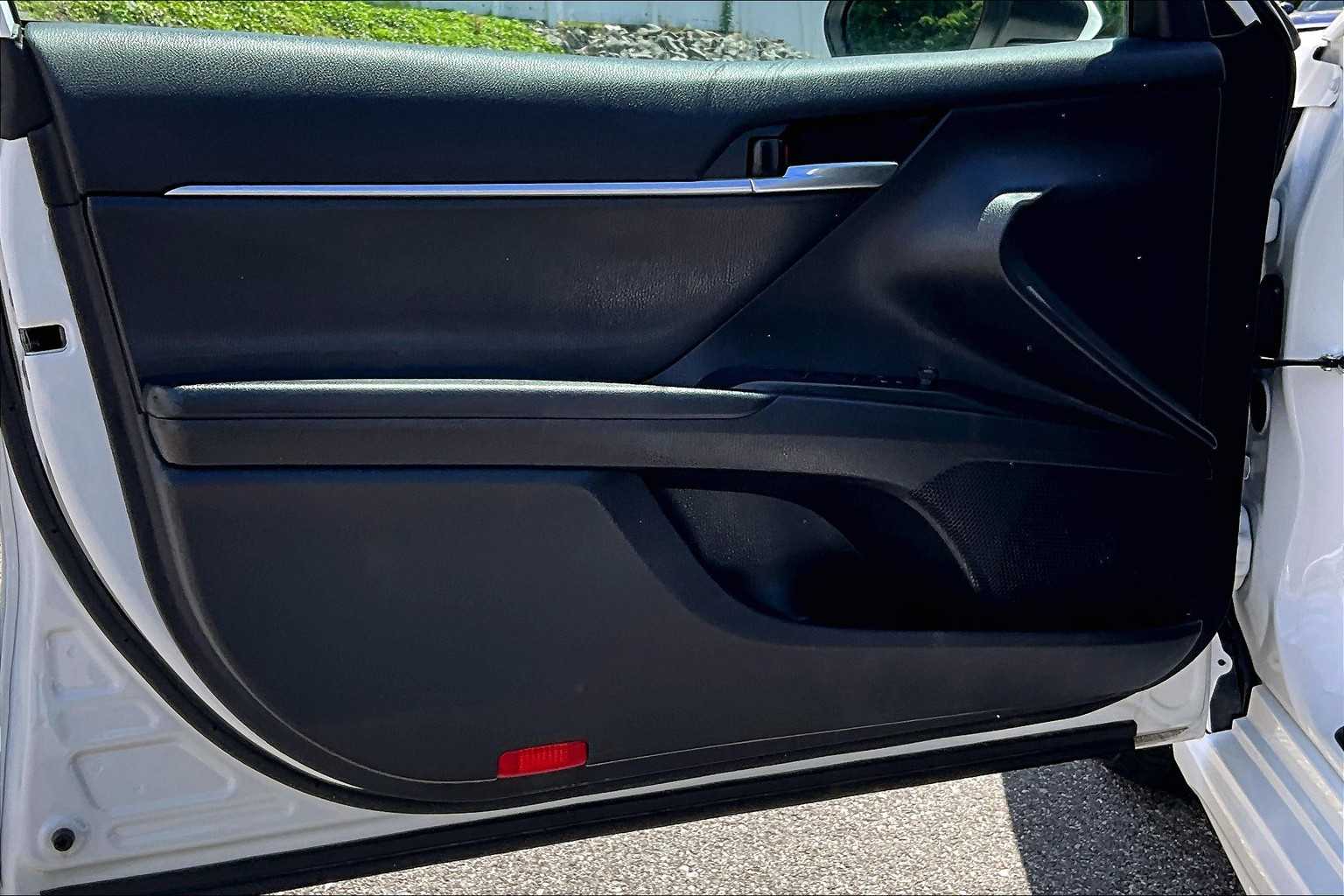 2023 Toyota Camry SE - Photo 9