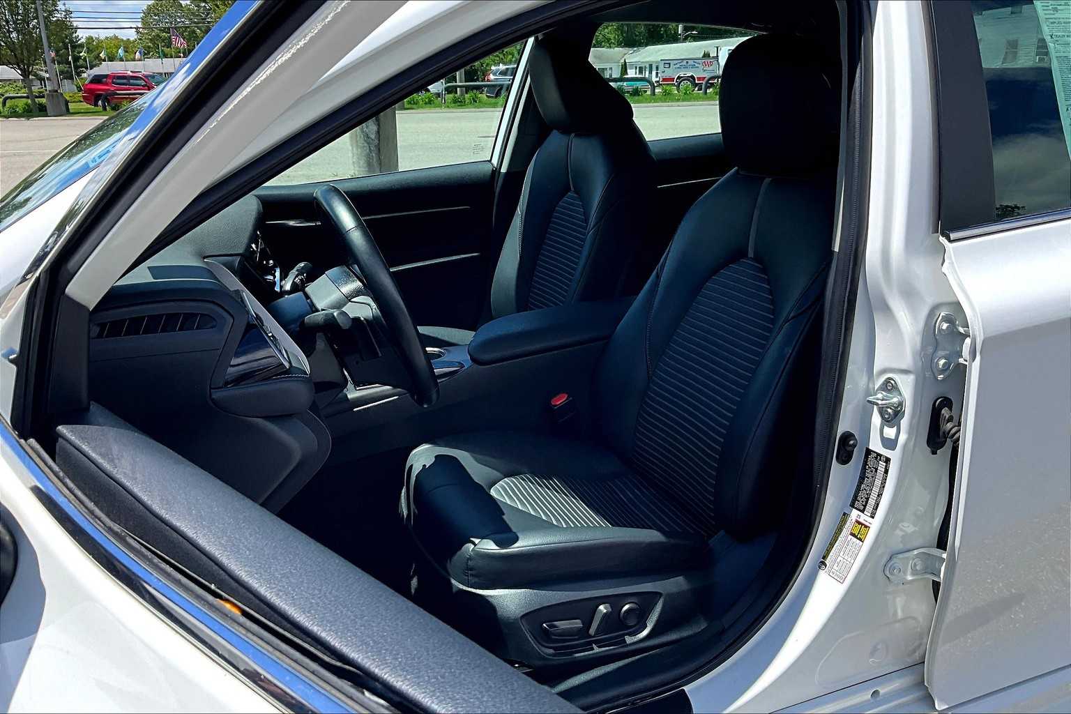2023 Toyota Camry SE - Photo 10