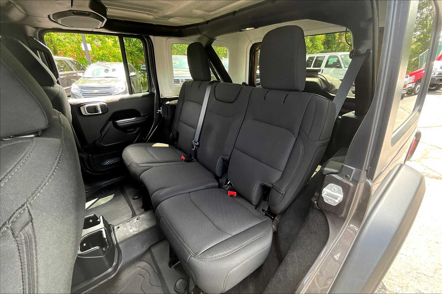 2021 Jeep Wrangler Unlimited Willys - Photo 14