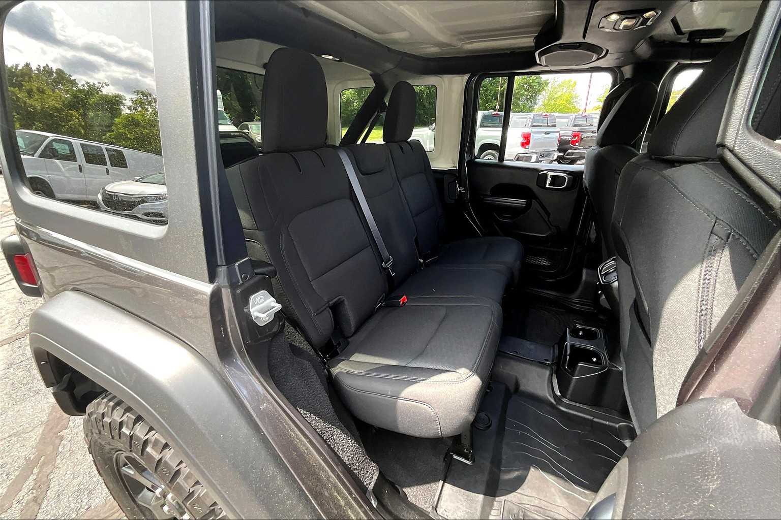 2021 Jeep Wrangler Unlimited Willys - Photo 15