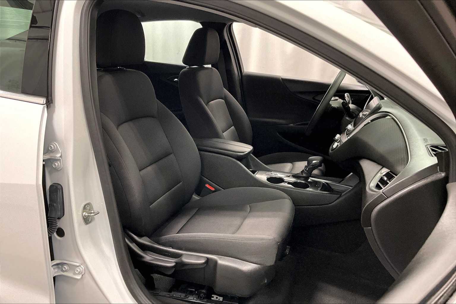 2024 Chevrolet Malibu LT - Photo 11