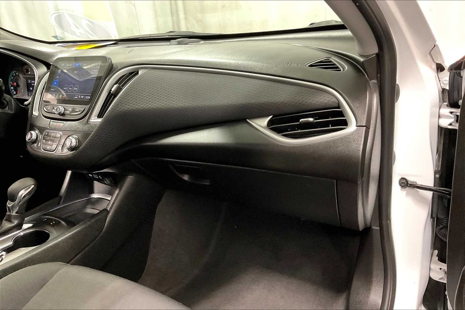 2024 Chevrolet Malibu LT - Photo 13
