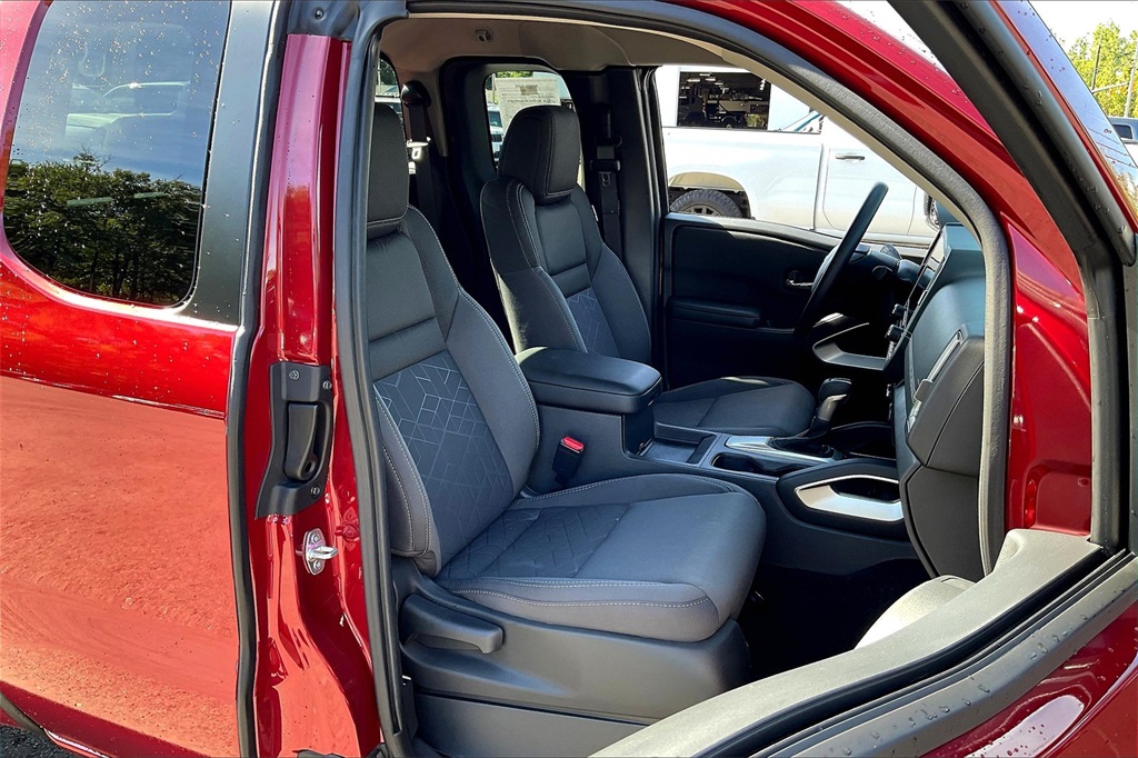 2025 Nissan Frontier SV - Photo 11