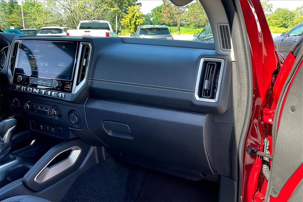 2025 Nissan Frontier SV - Photo 13