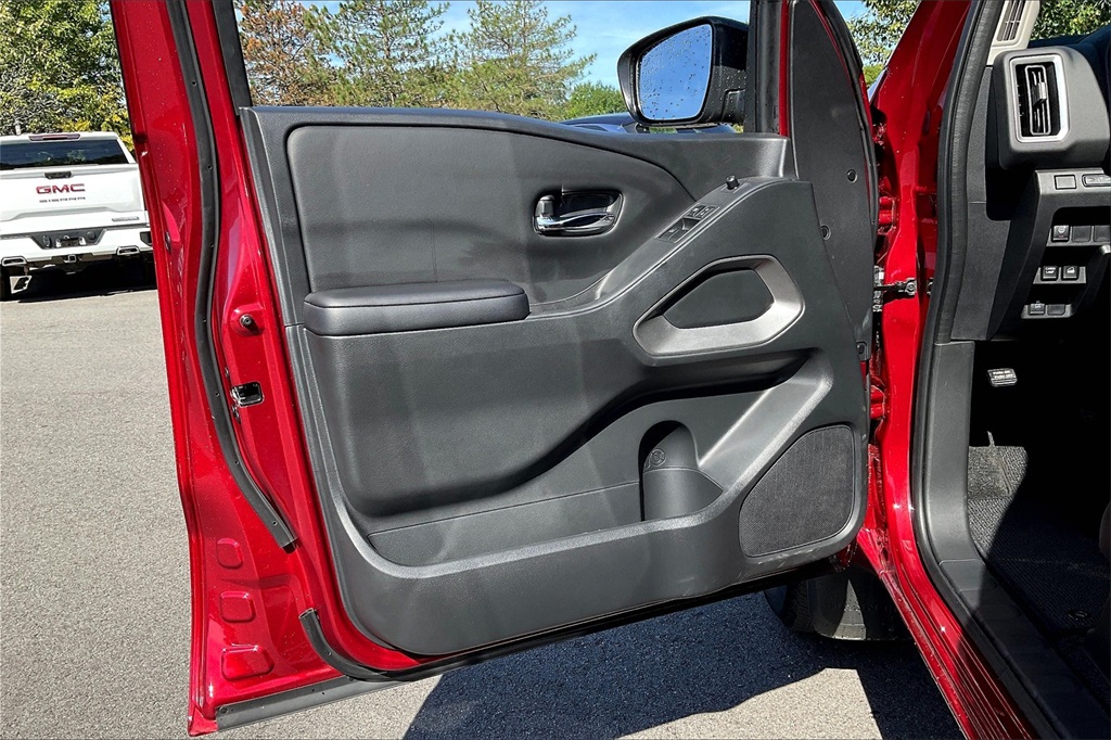 2025 Nissan Frontier SV - Photo 9