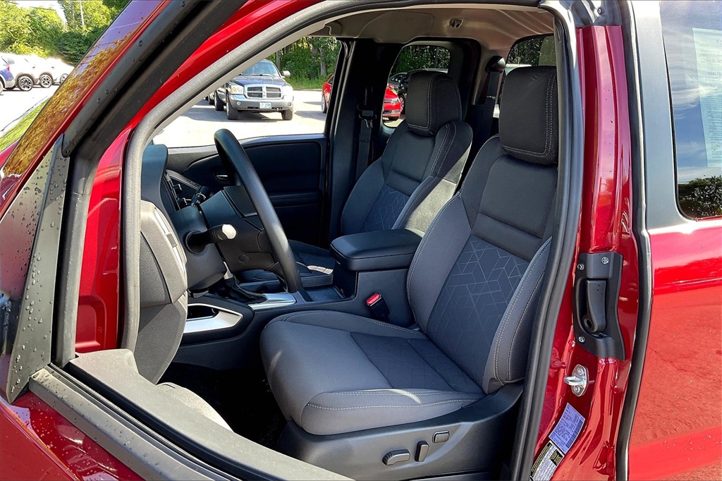 2025 Nissan Frontier SV - Photo 10