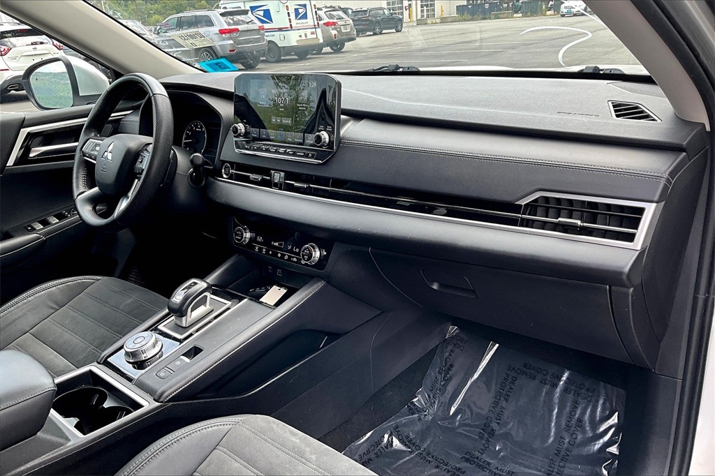 2023 Mitsubishi Outlander SE - Photo 14