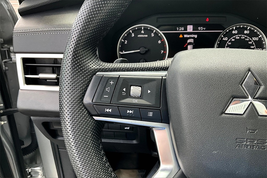2023 Mitsubishi Outlander SE - Photo 23