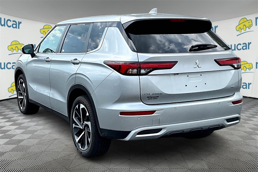 2023 Mitsubishi Outlander SE - Photo 4