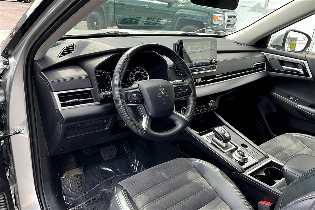 2023 Mitsubishi Outlander SE - Photo 8