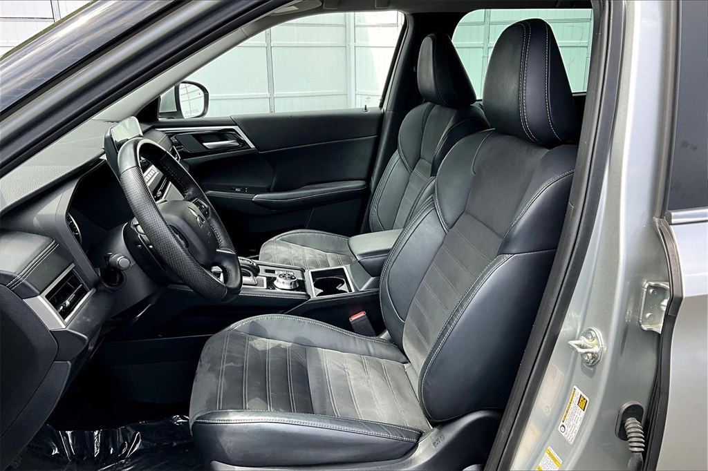 2023 Mitsubishi Outlander SE - Photo 10